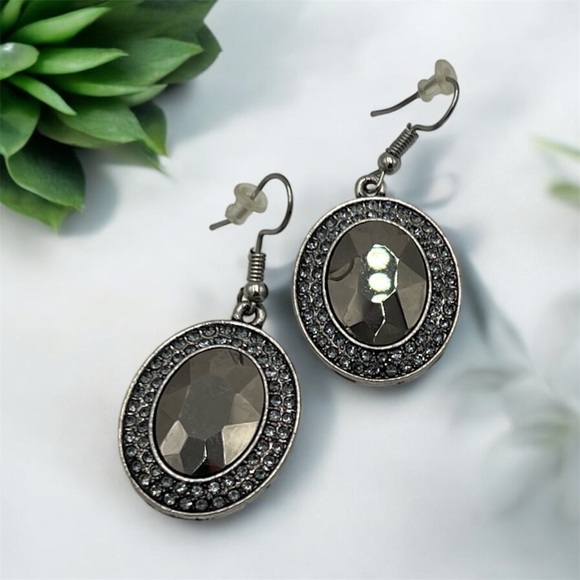 Elegant Silver Dangle Earrings - Picture 1 of 6